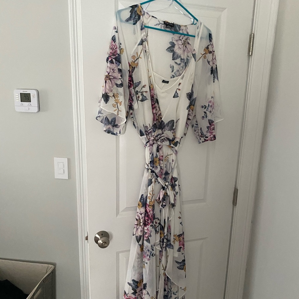 Beautiful floral wrap dress, plus size!
